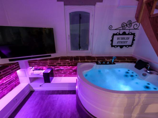 L'Antre Vue - Jacuzzi Au Chateau Belberaud Экстерьер фото
